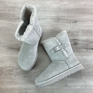🍁 UGG 🍁 BAILEY UGG METAL GRAPHIC BOOTS